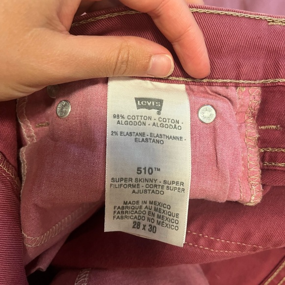 Red vintage Levi shorts - Picture 3 of 3